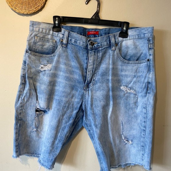 Guess mens 38 cotton distressed denim shorts… - Picture 3 of 8